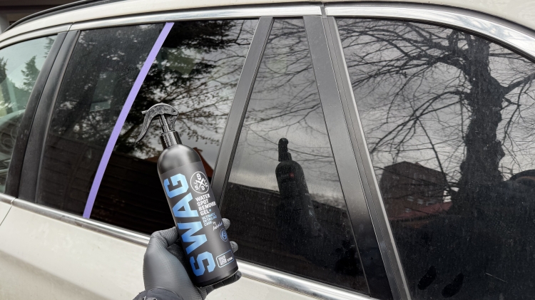 usuwanie-waterspotow-białe-sady-czyszczenie-szyb